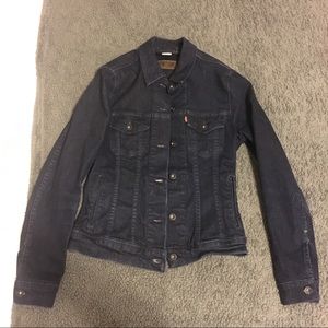 Dark blue Levi’s denim jacket